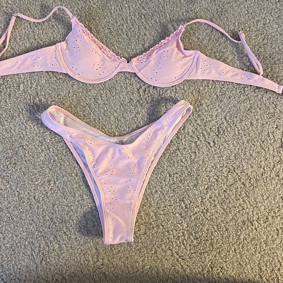 Pink bikini - Picture 3 of 3